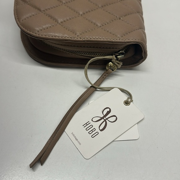Hobo Cole Quilted Leather Clutch Bag Zip Around New Taupe Light Brown 12" x 7" - Picture 4 of 10